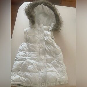 White aeropostale vest with hood and button detail